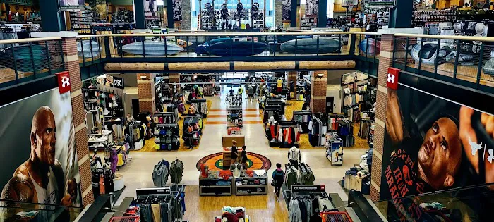 DICK'S Sporting Goods Picture 4
