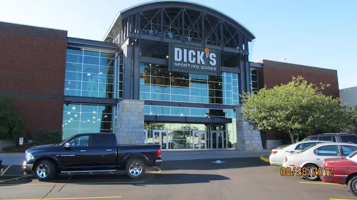 DICK'S Sporting Goods Picture 1