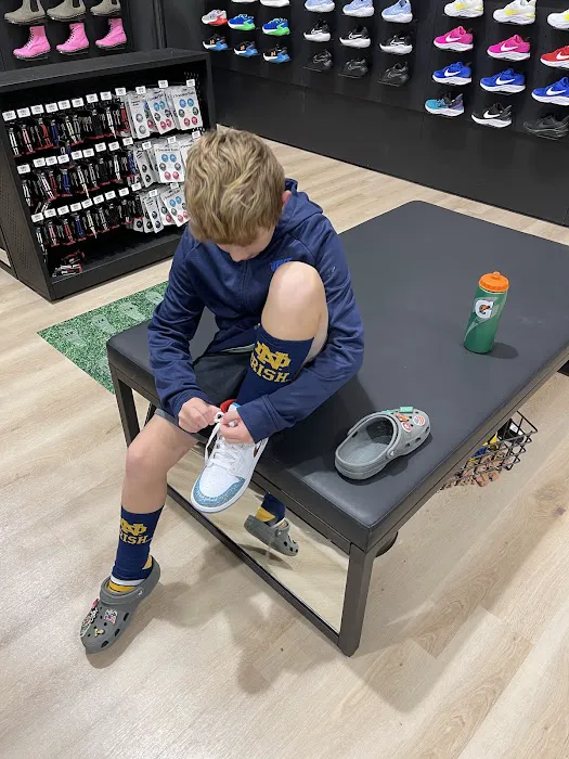 DICK'S Sporting Goods Picture 1