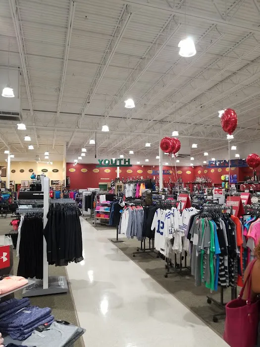 DICK'S Sporting Goods Picture 4