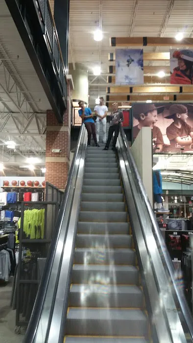 DICK'S Sporting Goods Picture 1