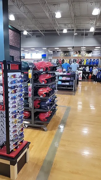 DICK'S Sporting Goods Picture 1