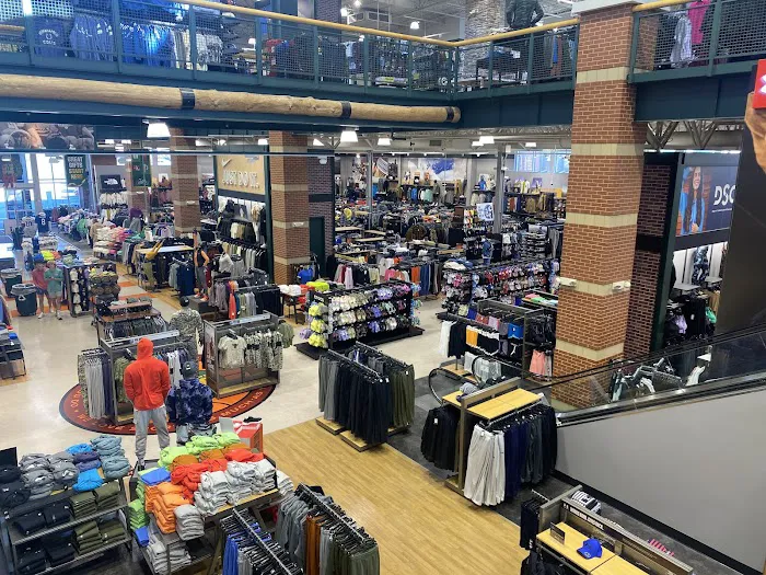 DICK'S Sporting Goods Picture 3
