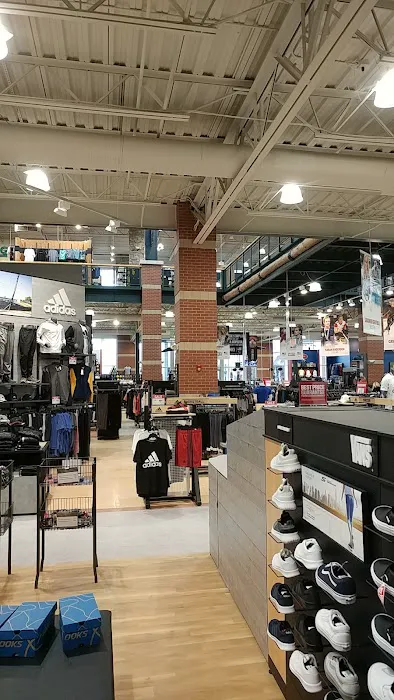 DICK'S Sporting Goods Picture 9