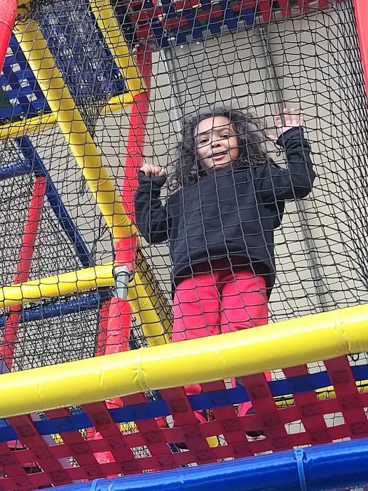 DISCOVERY ZONE Picture 9