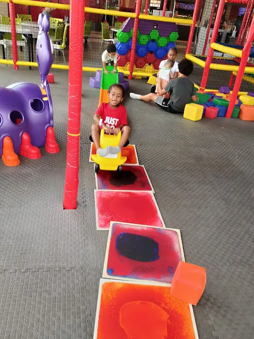 DISCOVERY ZONE Picture 8
