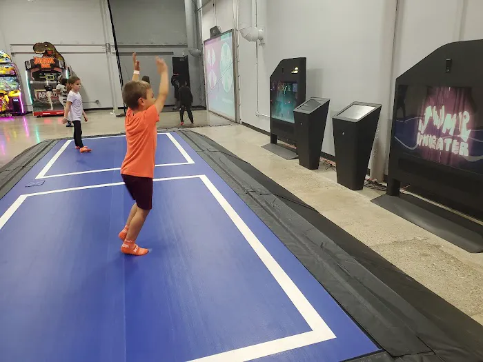 Sky Zone Trampoline Park Picture 4