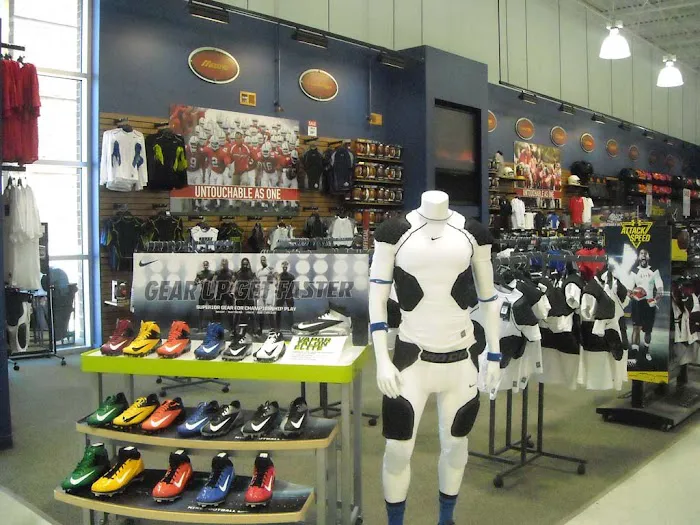 DICK'S Sporting Goods Picture 2
