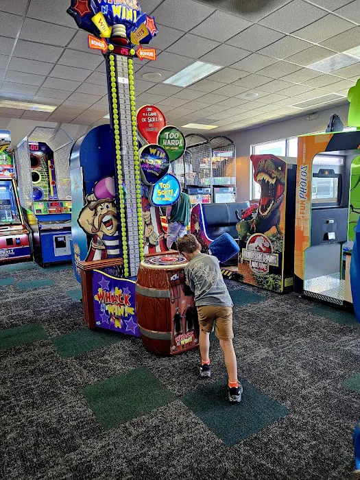 Chuck E. Cheese Picture 5