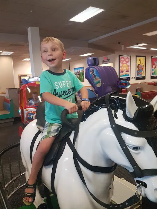 Chuck E. Cheese Picture 9