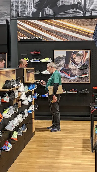 DICK'S Sporting Goods Picture 4