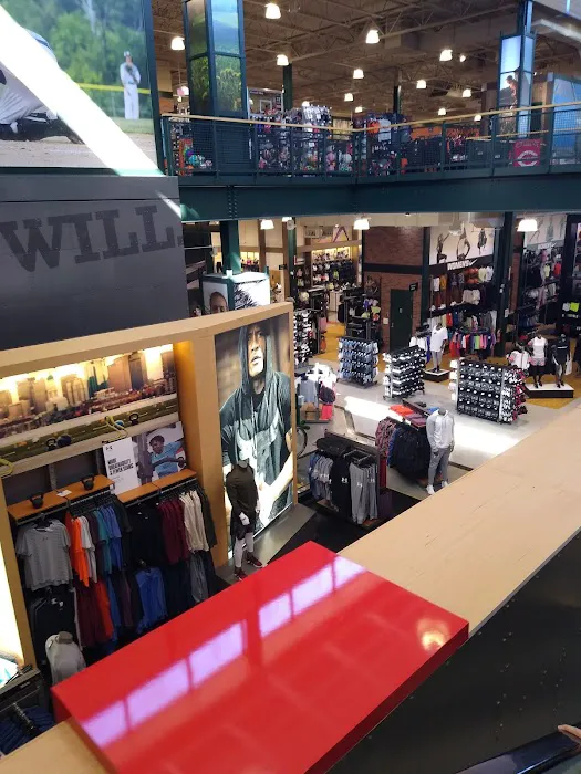 DICK'S Sporting Goods Picture 1