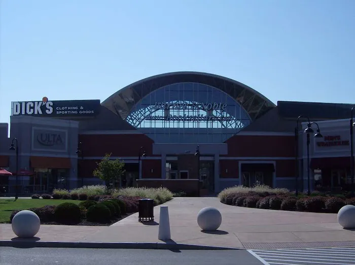 DICK'S Sporting Goods Picture 4