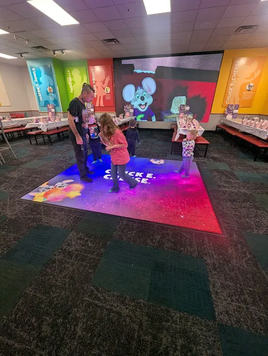 Chuck E. Cheese Picture 9