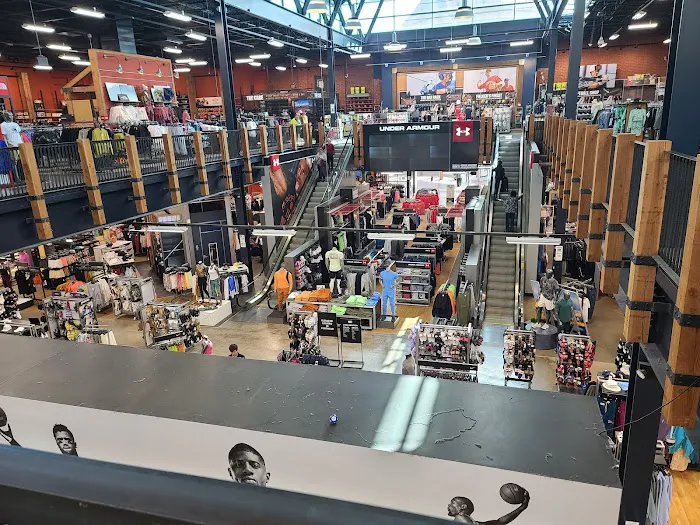 DICK'S Sporting Goods Picture 5