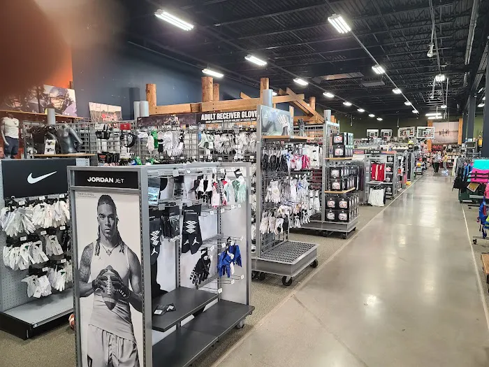 DICK'S Sporting Goods Picture 1
