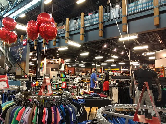 DICK'S Sporting Goods Picture 9