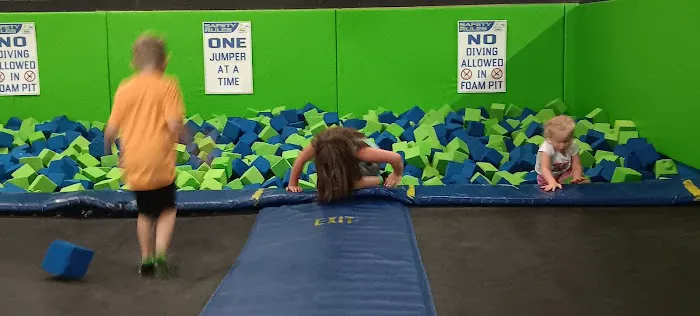 Trampoline jump Picture 8