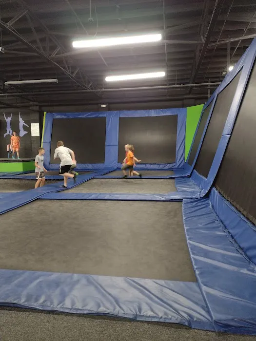 Trampoline jump Picture 3