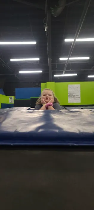 Trampoline jump Picture 4