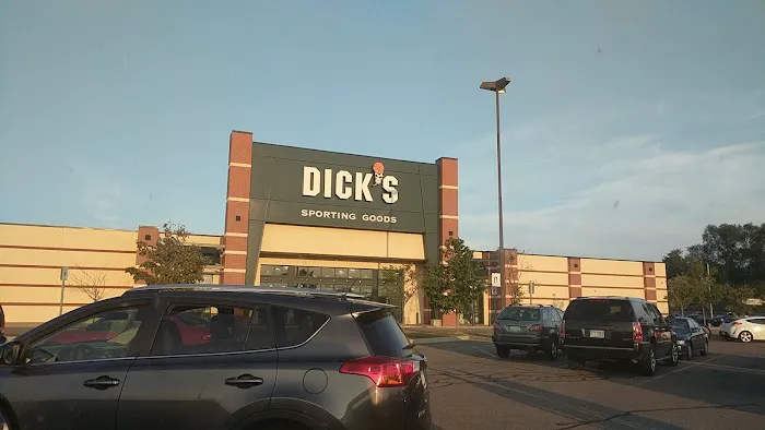DICK'S Sporting Goods Picture 3