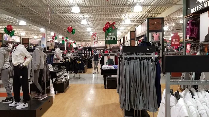 DICK'S Sporting Goods Picture 9