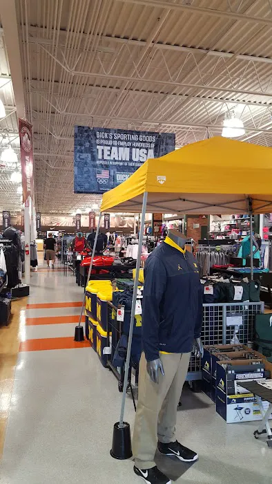 DICK'S Sporting Goods Picture 8