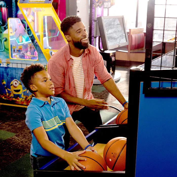Chuck E. Cheese Picture 10
