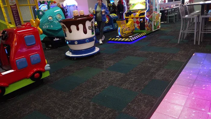 Chuck E. Cheese Picture 8