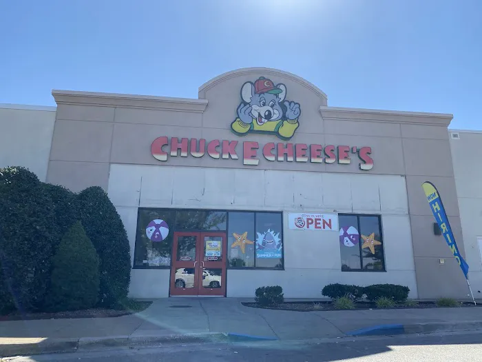 Chuck E. Cheese Picture 1