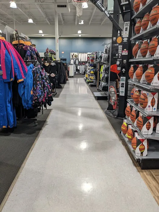 DICK'S Sporting Goods Picture 4