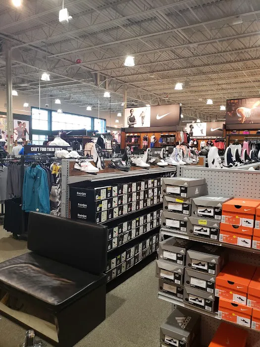 DICK'S Sporting Goods Picture 2