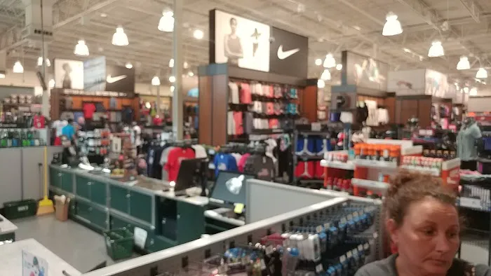 DICK'S Sporting Goods Picture 4