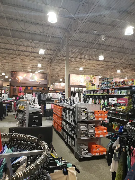 DICK'S Sporting Goods Picture 3
