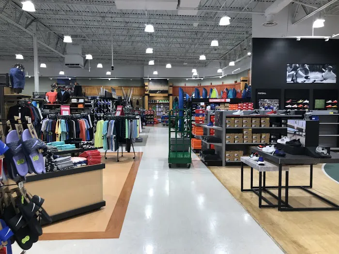 DICK'S Sporting Goods Picture 1