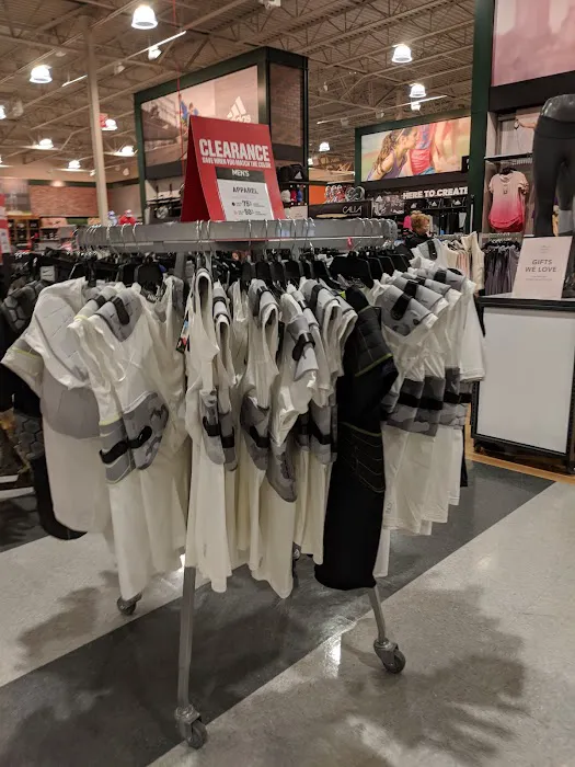 DICK'S Sporting Goods Picture 2