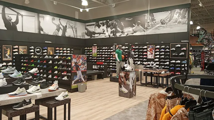 DICK'S Sporting Goods Picture 9