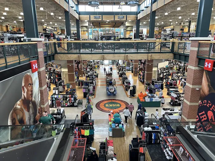 DICK'S Sporting Goods Picture 1