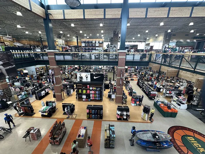 DICK'S Sporting Goods Picture 3