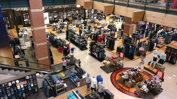 DICK'S Sporting Goods Picture 2