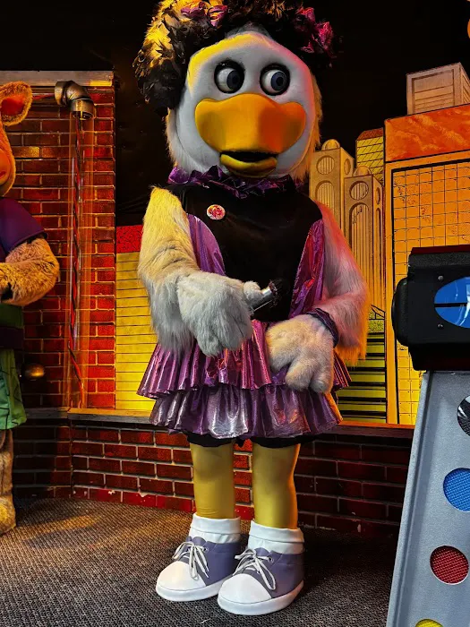 Chuck E. Cheese Picture 3