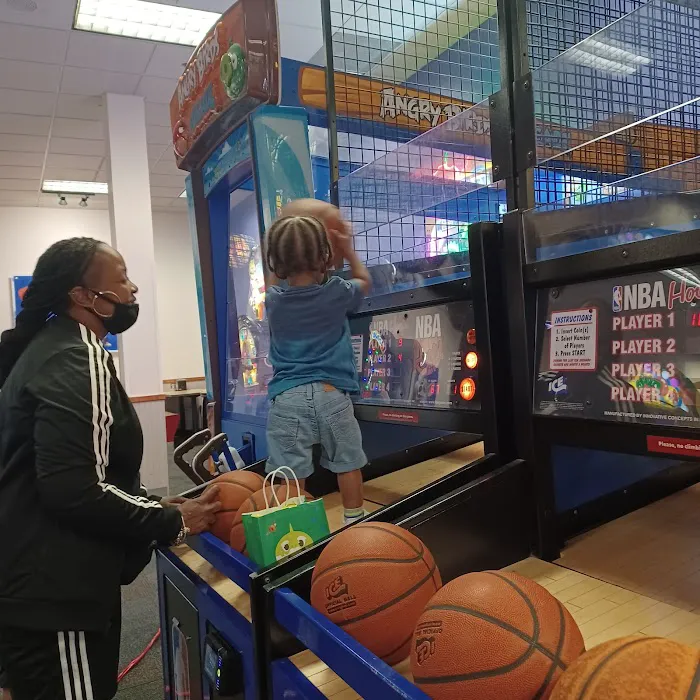 Chuck E. Cheese Picture 4