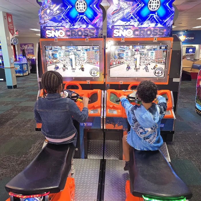 Chuck E. Cheese Picture 7