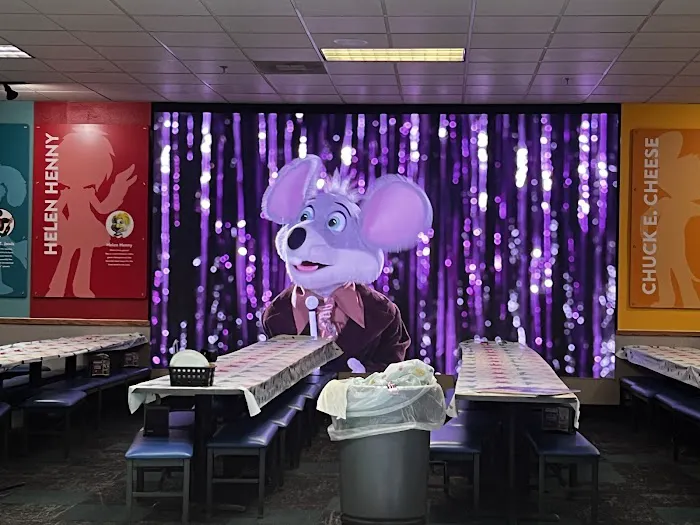 Chuck E. Cheese Picture 3