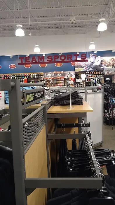 DICK'S Sporting Goods Picture 1