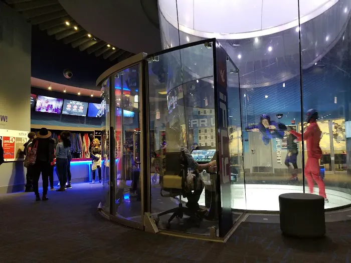 iFLY Indoor Skydiving - Chicago Lincoln Park Picture 1