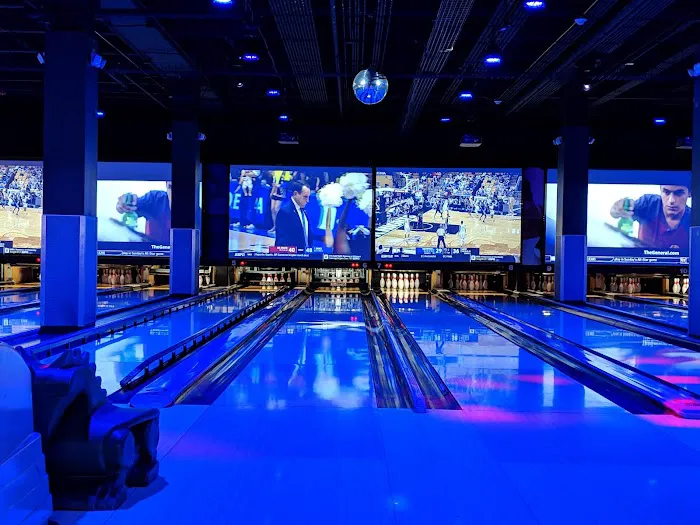 Round1 Bowling & Arcade North Riverside Park Mall Picture 8