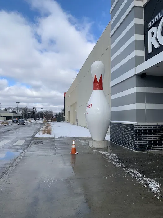 Round1 Bowling & Arcade North Riverside Park Mall Picture 7