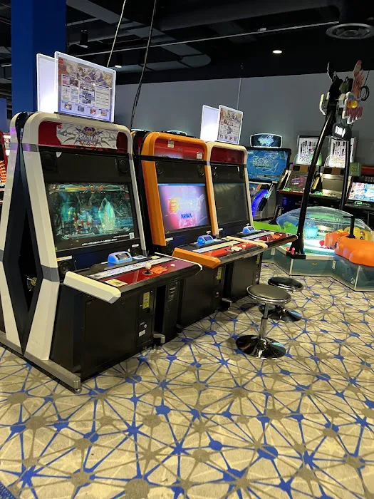 Round1 Bowling & Arcade North Riverside Park Mall Picture 2