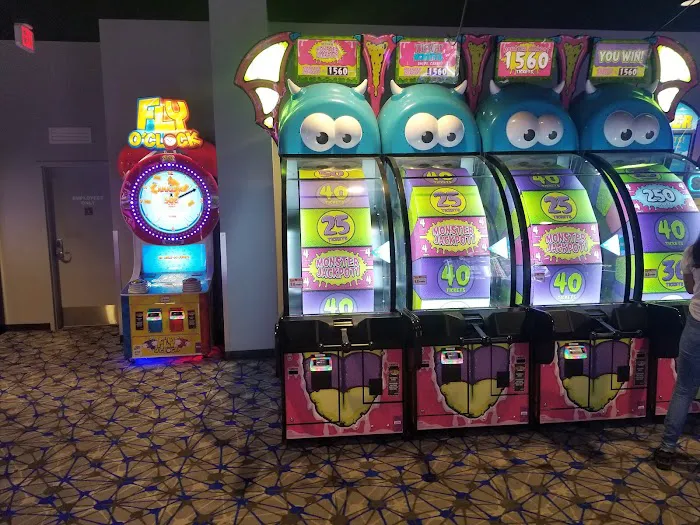 Round1 Bowling & Arcade North Riverside Park Mall Picture 6